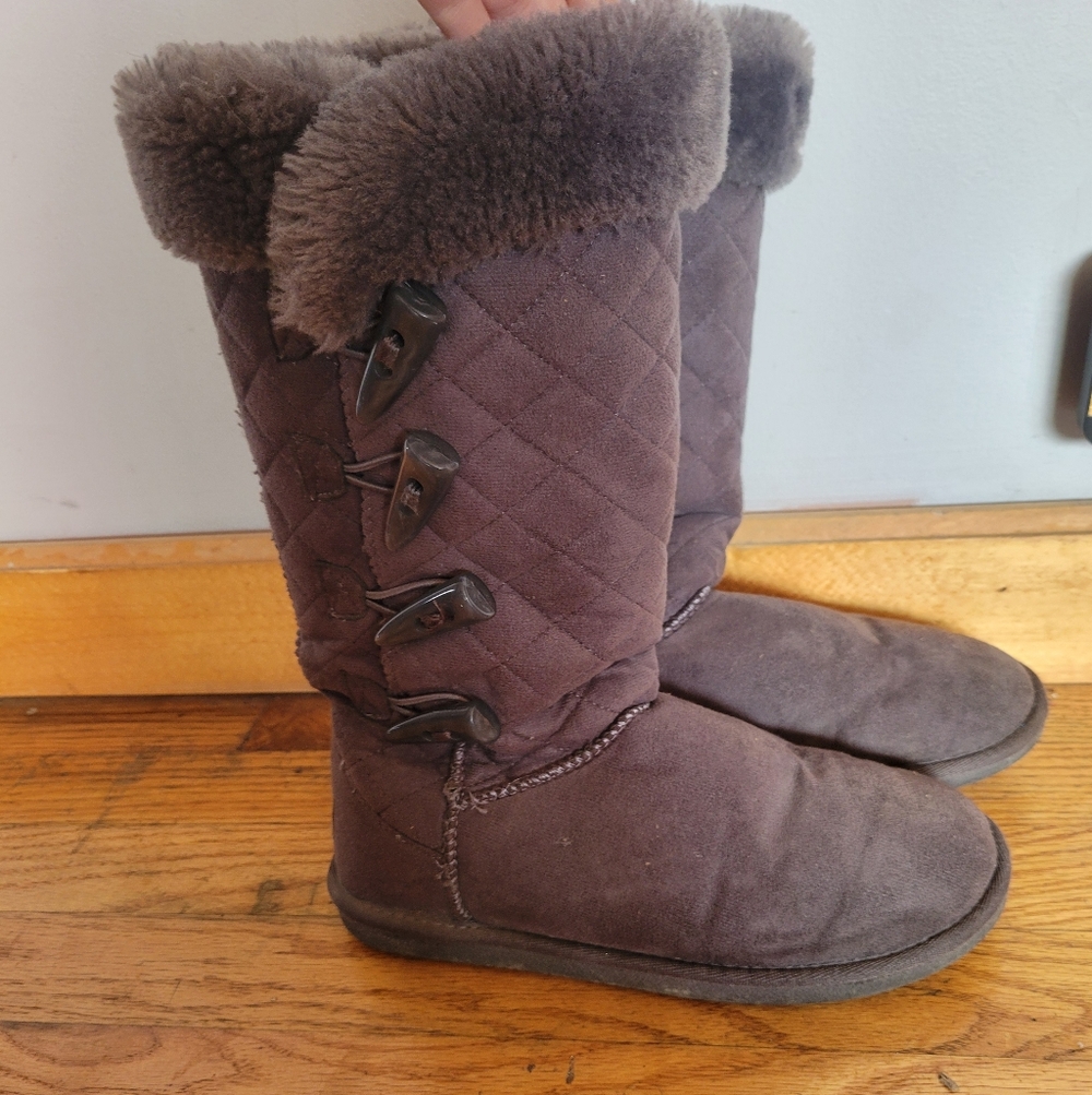 Women's Quilted Grey Boots